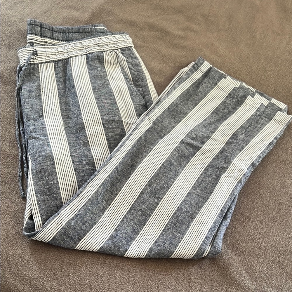 Old Navy Gray and White Striped Wide Leg Pants